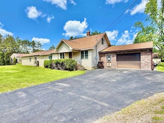 4860 Danforth Rd, Escanaba, MI 49829