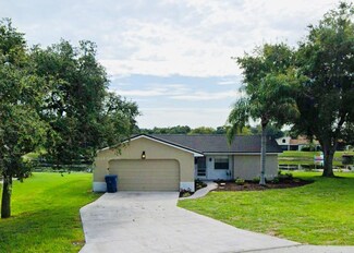 8050 Roxburgh Ct, Weeki Wachee, FL 34613