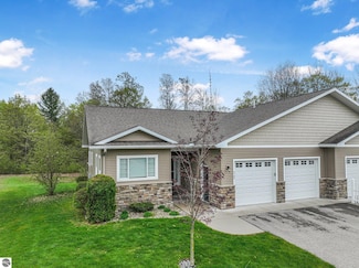 2140 Chelsea Ln, Traverse City, MI 49685