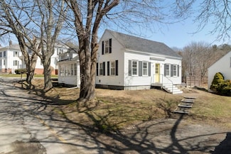 9 School St, Boothbay Harbor, ME 04538