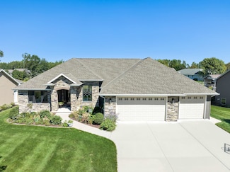 3710 Copper Oak Cir, Green Bay, WI 54313