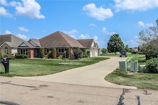 9 S Country Club Rd, Mattoon, IL 61938