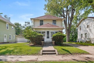 914 40th Place, Des Moines, IA 50312