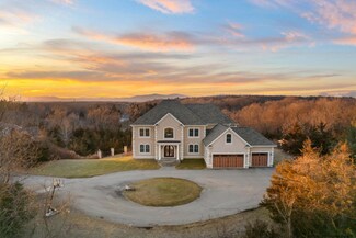 47 Eastview Ln, Red Hook, NY 12571