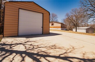 2812 Shalmar Rd, Sulphur, OK 73086
