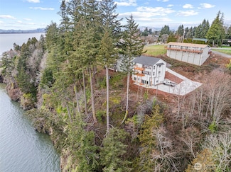 572 Columbia St, Cathlamet, WA 98612