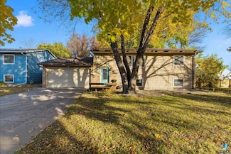 1912 S Hunters Cir, Sioux Falls, SD 57103