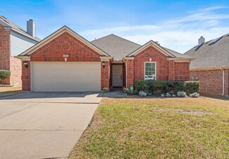 4925 Summer Oaks Ln, Fort Worth, TX 76123