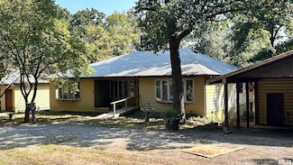 135 Tatia Dr, Goreville, IL 62939