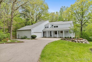 2891 Canyonside Ct NE, Grand Rapids, MI 49525