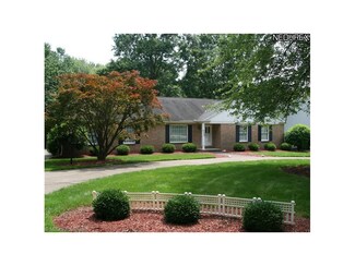 2330 Lancaster Rd, Akron, OH 44313