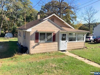 59 Hopatchung Rd, Hopatcong, NJ 07843