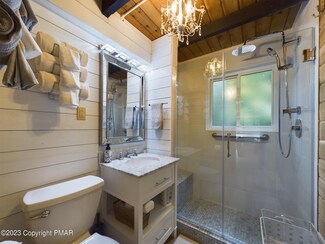 1112 Stonewall Dr, Pocono Pines, PA 18350