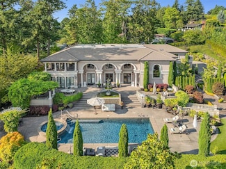 8638 NE 19th Place, Clyde Hill, WA 98004