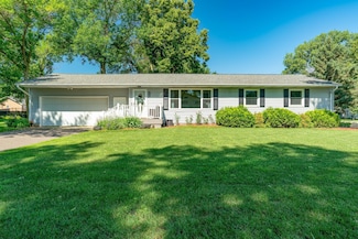521 4th St N, Saint James, MN 56081