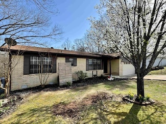 214 Browning Dr, Hot Springs National Park, AR 71913