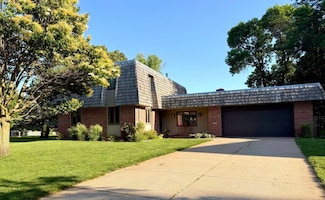 1250 Heritage Place, Hastings, NE 68901