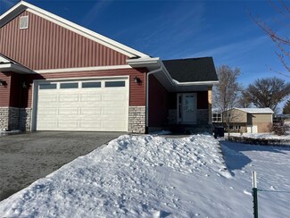 817 Prairie View Dr, West Branch, IA 52358