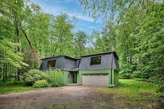 88 High Point Dr, Amherst, MA 01002