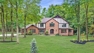 1320 Connecticut Woods Dr, Hudson, OH 44236