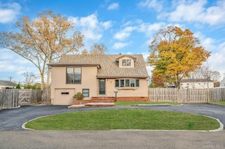 4 Sibley Place, Huntington Station, NY 11746