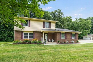 12164 N Woodland Acres Dr, Syracuse, IN 46567