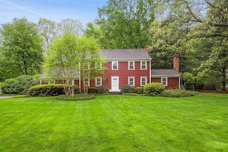 15 Cartway Ln E, Bedford, NY 10506