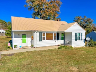 411 Indian Oak Rd, Crewe, VA 23930