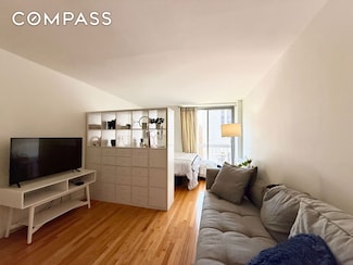 184 Thompson St Unit 4G, New York, NY 10012