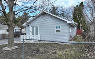 4196 Joslin St, Saginaw, MI 48638