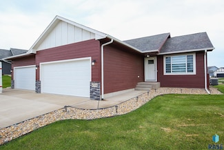 6704 Viola Ct, Sioux Falls, SD 57107