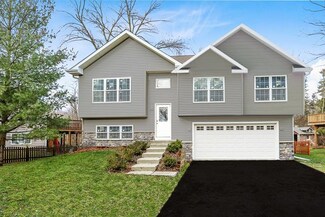 28651 N Monroe St, Wauconda, IL 60084