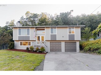 1158 NE Lincoln St, Roseburg, OR 97470
