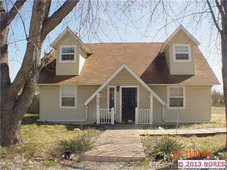 312 N 2nd St, Chouteau, OK 74337