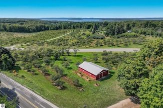 15111 Smokey Hollow Rd, Peninsula Township, MI 49686