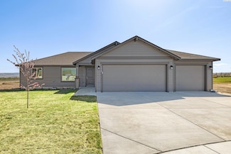 1613 Diamond Ave, Grandview, WA 98930