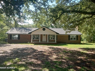 697 Crusoe Island Rd, Whiteville, NC 28472
