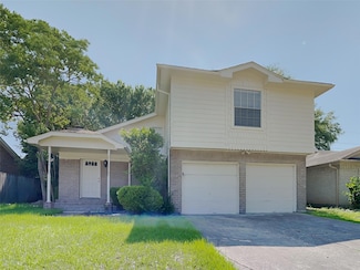 8527 Woodland Willows Dr, Houston, TX 77083