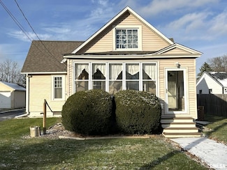 481 E 5th St, Galesburg, IL 61401