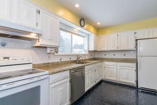 27 Tamarack Ln, Barre, VT 05641
