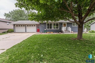 1002 N Carol St, Luverne, MN 56156