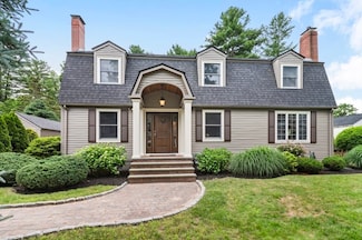 35 Crest Rd, Lynnfield, MA 01940
