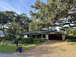 935 Tulip Ln, Vero Beach, FL 32963