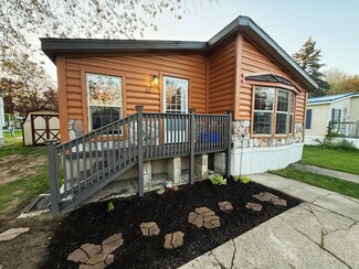 927 W Lake Dr Unit 22, Fremont, MI 49412