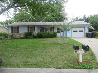 1438 Julie Dr, Wamego, KS 66547