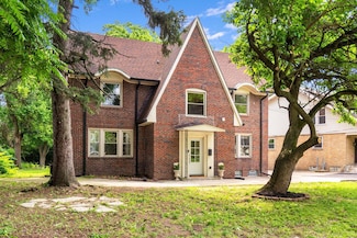 992 N Nelson Rd, Columbus, OH 43219