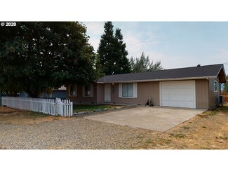 312 D St, Riddle, OR 97469