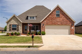 2405 Elisabeth Ct, Siloam Springs, AR 72761