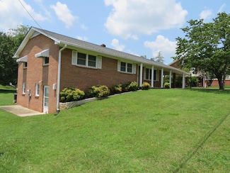 209 Huffmond St, Gretna, VA 24557