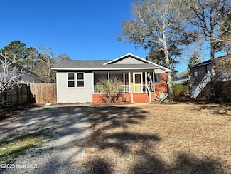 151 NE 9th St, Oak Island, NC 28465